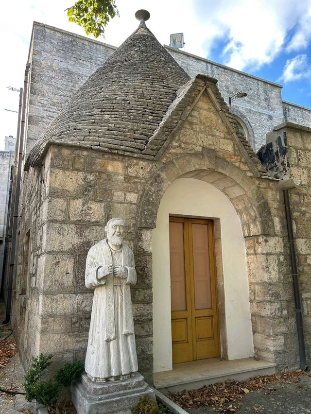 🎃 Magic in Alberobello, Italy! 🕯️ 🎃 Magic in Alberobello, Italy! 🕯️