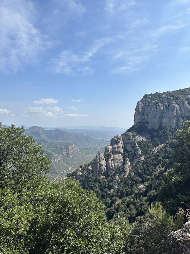 montserrat in a day from barcelona ⛰️⛪️ montserrat in a day from barcelona ⛰️⛪️