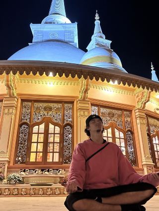 Glowing Temples & Starlit Meditations ✨🇱🇰