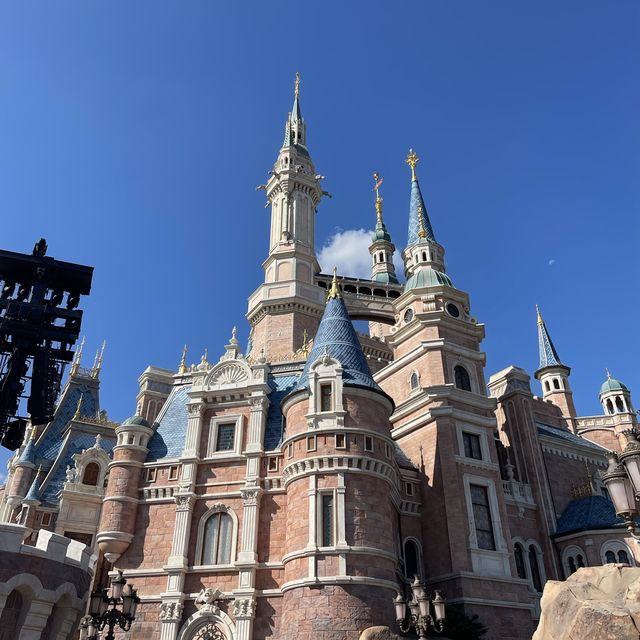 เที่ยว Disneyland เซี่ยงไฮ้ เจอตัวการ์ตูนในดวงใจ 