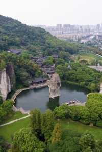 來到柯岩風景區賞秋，感受1800多年的人文歷史