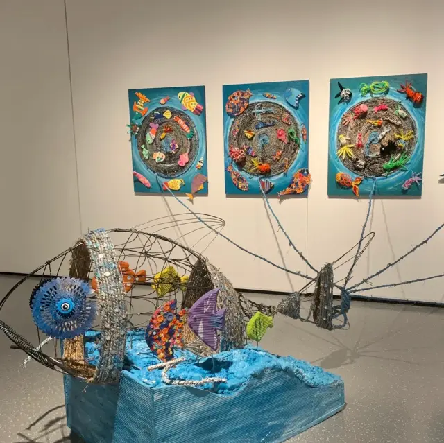 Yueyang City Art Museum|No face showing when taking pictures at the exhibition