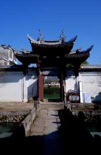 王羲之後裔聚居地華堂古村的精華建築—王氏宗祠