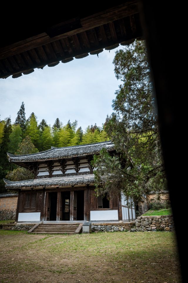 海拔千米，穿越千年時空的浙江最美古寺