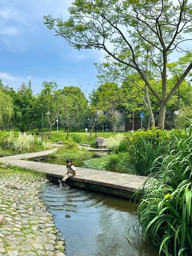 成都遛娃｜捞鱼、摸虾、玩水寶藏公園||