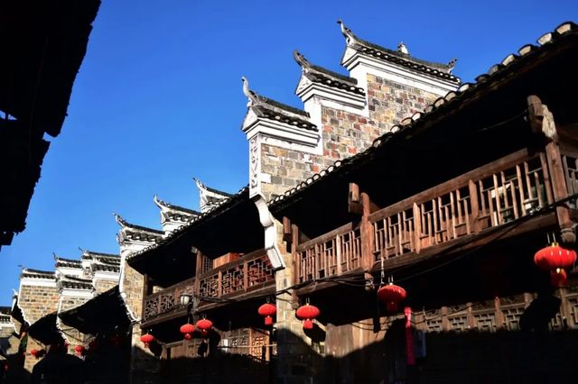 湘西八面山：懸壁公路上的空中草原與千年古城