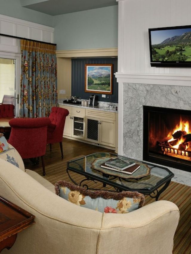 🌟 Colorado Springs Charm: The Broadmoor Bliss 🏔️✨