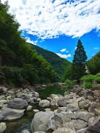 夏天就是要泡在水里安吉山步石溯溪