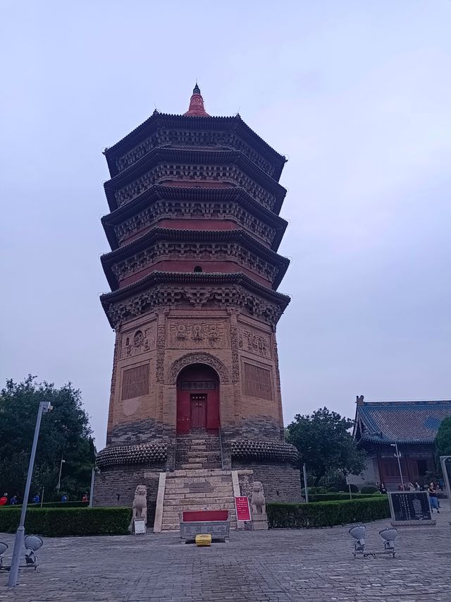 安陽天寧寺塔。 安陽天寧寺塔。