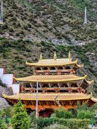嘎丹桑批羅布岭寺：康巴藏區的佛教藝術殿堂。