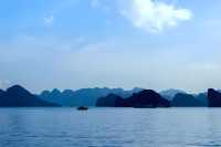 洞海：探索神秘的海底世界。