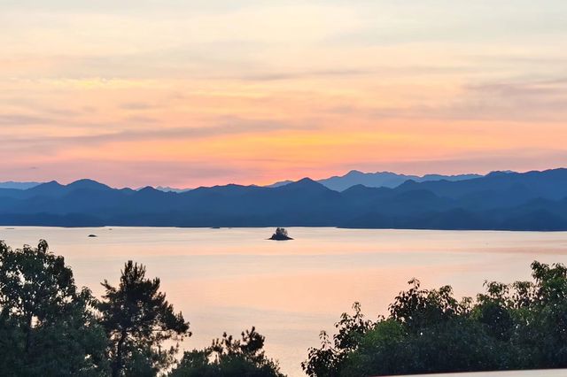 一湖碧水，秀絕天下~~千島湖。