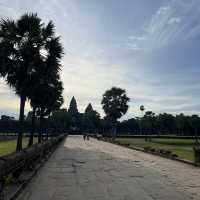 “Sunrise Magic: Exploring the Wonders of Angkor Wat”