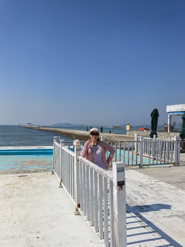 Drive to Shuangyue Bay, Huizhou, and check in at Lover's Dyke/Fisherman's Wharf