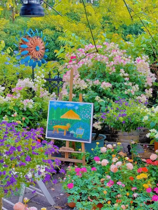 Amazing Guilin B&B: Stay in a Tiny Universe!