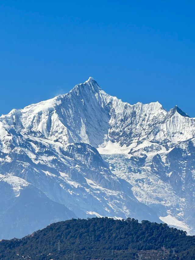 奔赴梅里雪山，邂逅一場日照金山