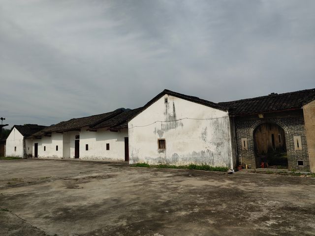 廣東陽山隔江村昆盛圍屋