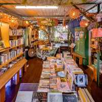 🇭🇰專程從澳門來打卡香港｜闖入霍比特人的精靈小屋！！鏡蓉書屋