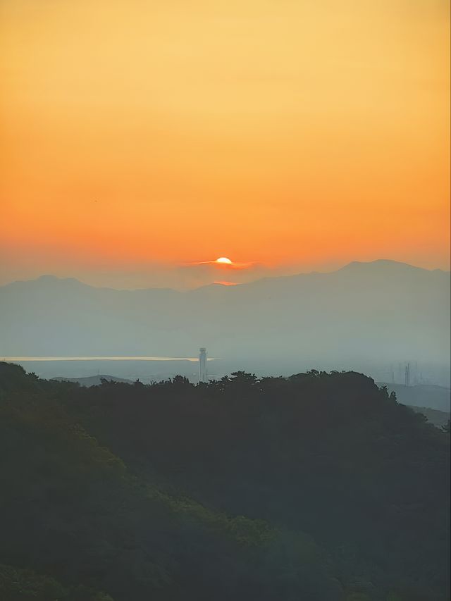 夜遊八達嶺：燈光下的長城奇幻畫卷