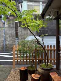 東京文青聖地！Fuglen咖啡廳：時光交錯的北歐風慢活體驗】**  