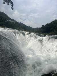 The amazing waterfall HUANGGUOSHUPUBU
