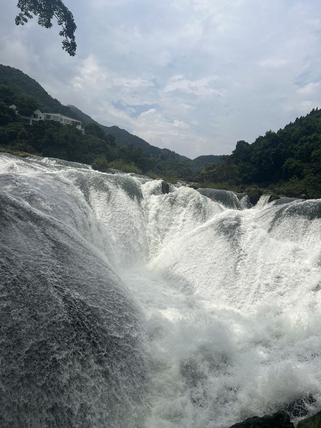The amazing waterfall HUANGGUOSHUPUBU