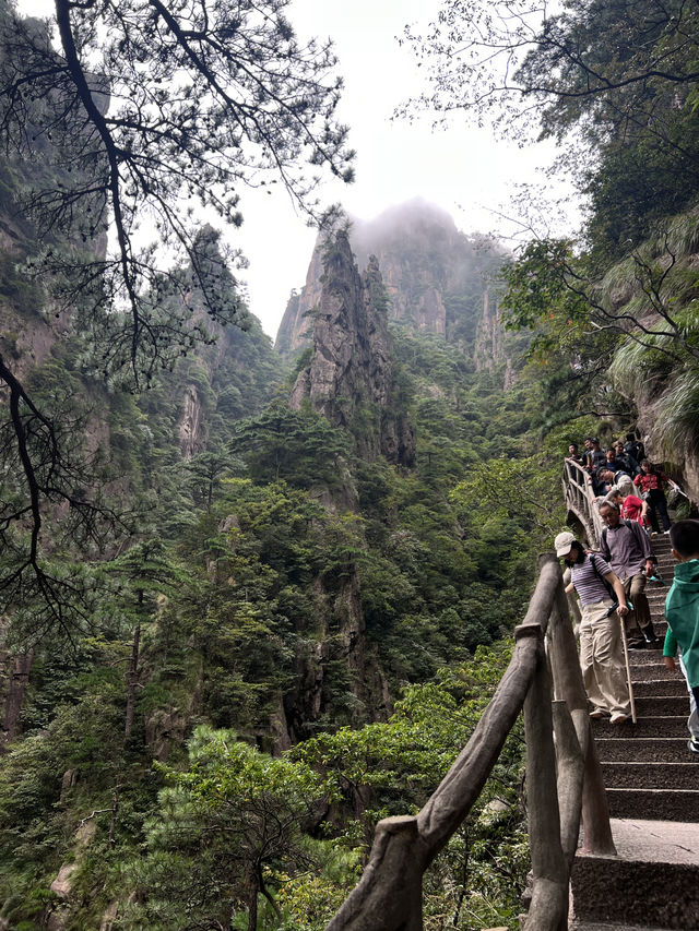 🇨🇳 Breathing the Clouds — A Journey Through Huangshan Mountain