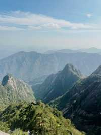 Scenic Peak Views of Huangshan ⛰️  
