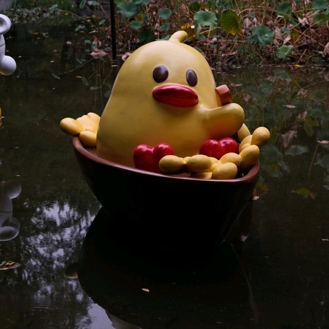 Big Duck Figurines in Shanghai? Yes, Fuxing Park 🦆🦆