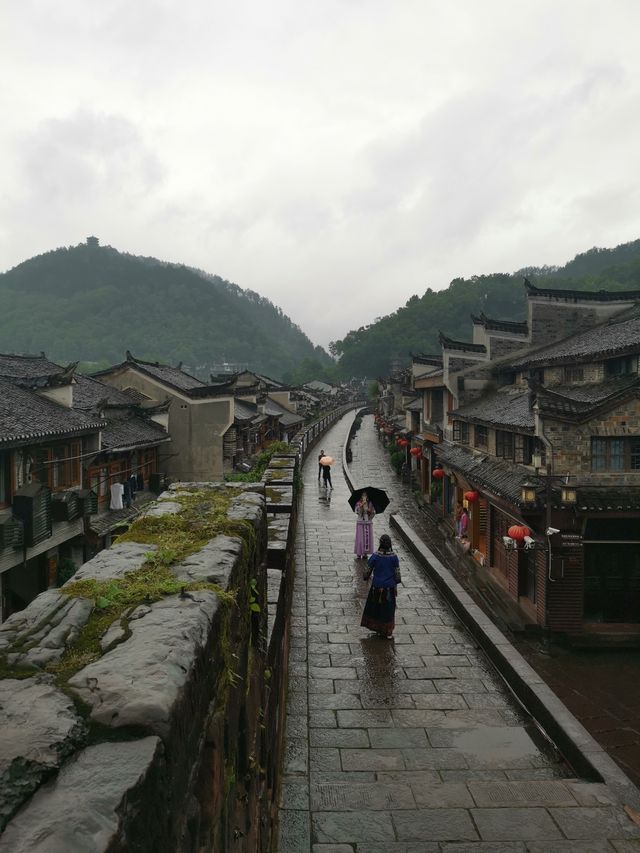那年走在湘西古城的街道