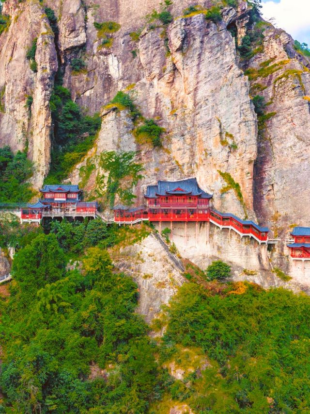 杭州建德在懸空寺與地下仙境間穿越千年