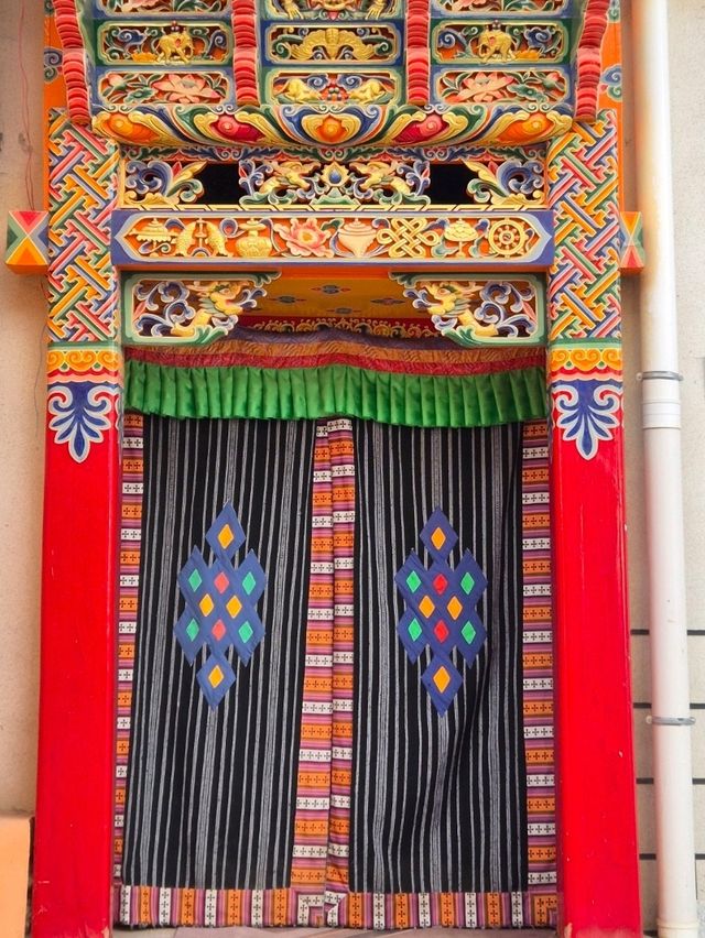 Xiahe's Streets: Where Two Worlds Meet