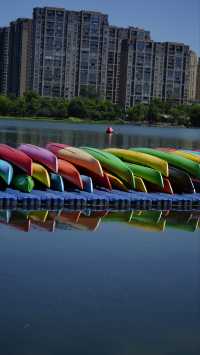 成都市區內的絕美湖景公園|錦城湖遊玩攻略  還在愁週末沒地方去嗎?錦城湖真的太香了!晴天來這裡划船,