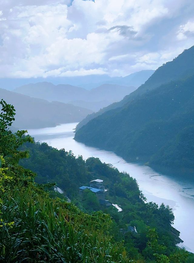 清江畫廊絕美秘境！長陽山水畫鏡裡的仙氣打卡點🏞️

🛶清江畫廊，宜昌長陽的人間仙境！青山綠水間藏著土