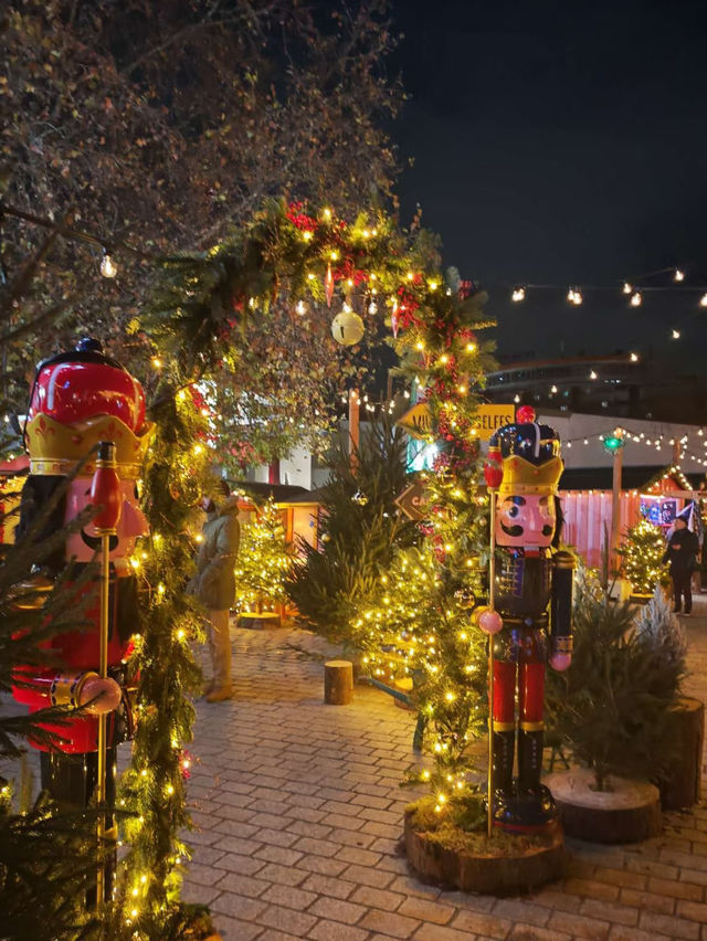 Magical Christmas Market Vibes in Paris’ 19th District 🎄✨