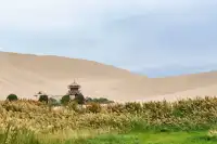 飛沙不落的月牙泉