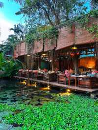 琅勃拉邦蓮花餐廳,像在油畫裡用餐