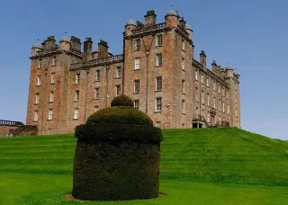 一座粉紅色的宮殿——德拉姆蘭里格城堡