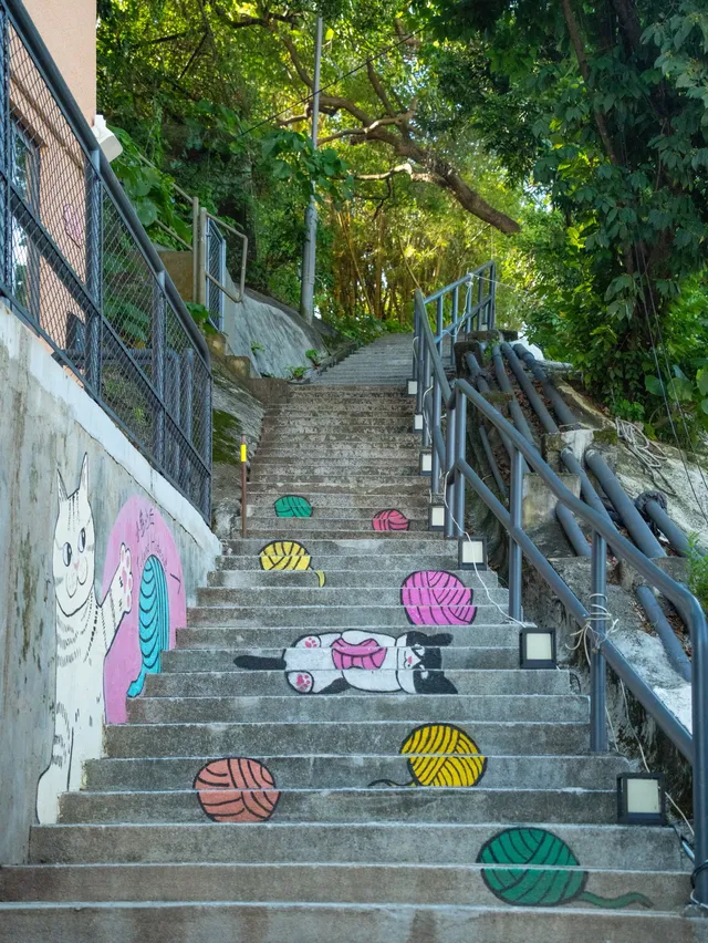 比起堅尼地城,我更愛這個海邊彩色小鎮…. 比起堅尼地城,我更愛這個海邊彩色小鎮….