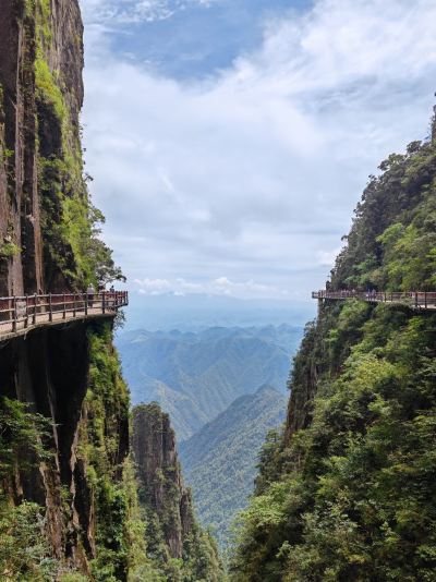 Lazy Traveler's Guide to Mangshan Wuzhifeng, a 5A Scenic Area
