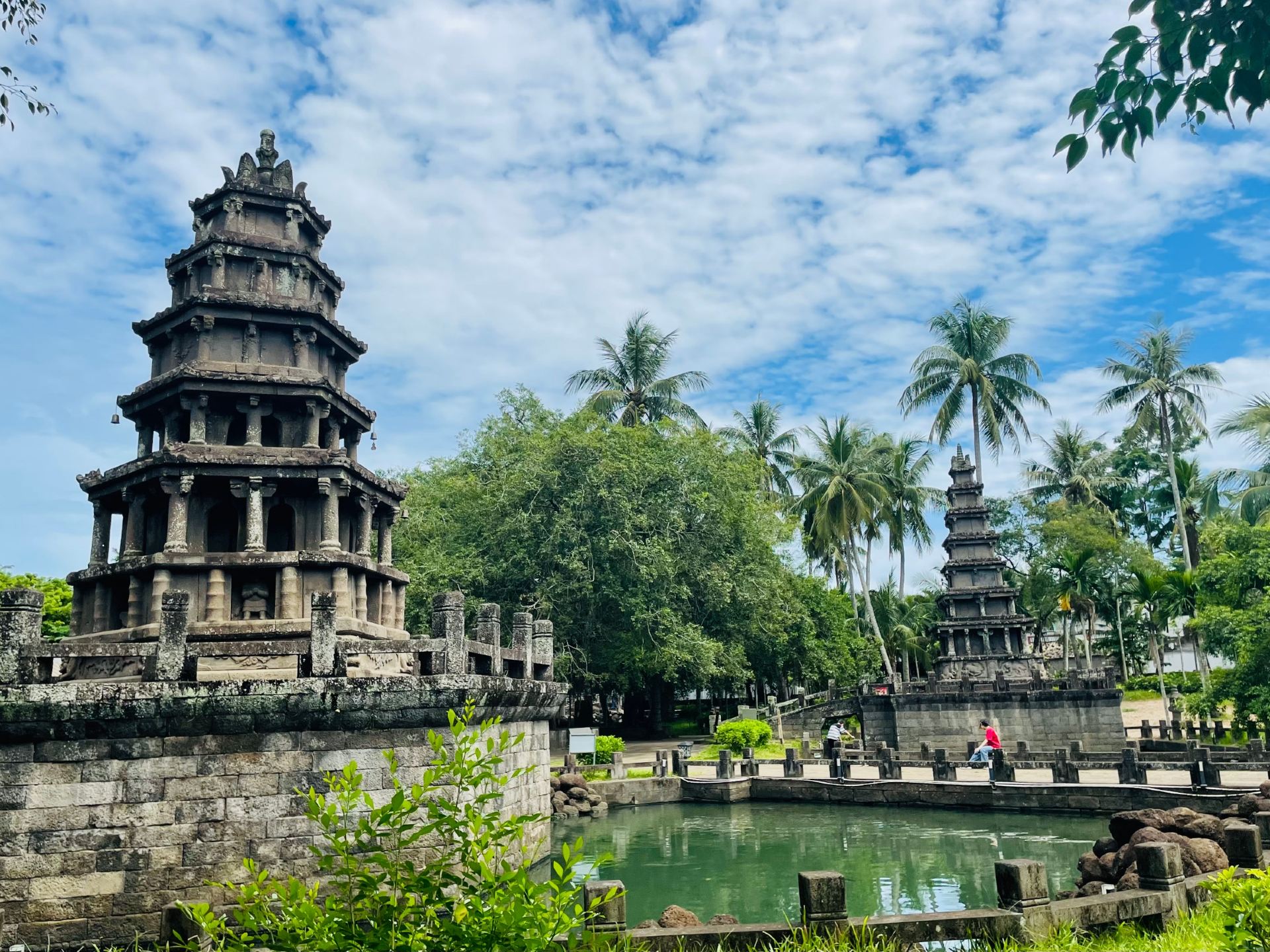 Southeast Asian flair? | Explore an ancient Song Dynasty pagoda, view a waterfall, and savor the intangible cultural heritage of roasted suckling pig.
