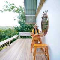 Hug Kapong Cafe - คาเฟ่กะปง 
