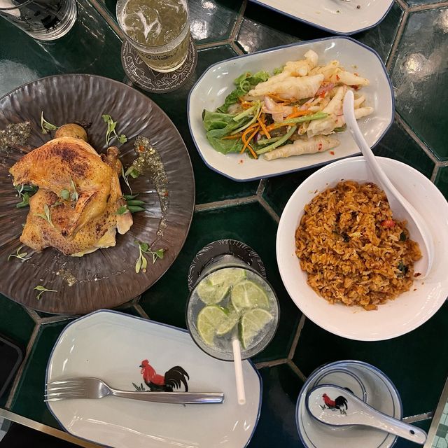 港式懷舊風嘅泰式菜館