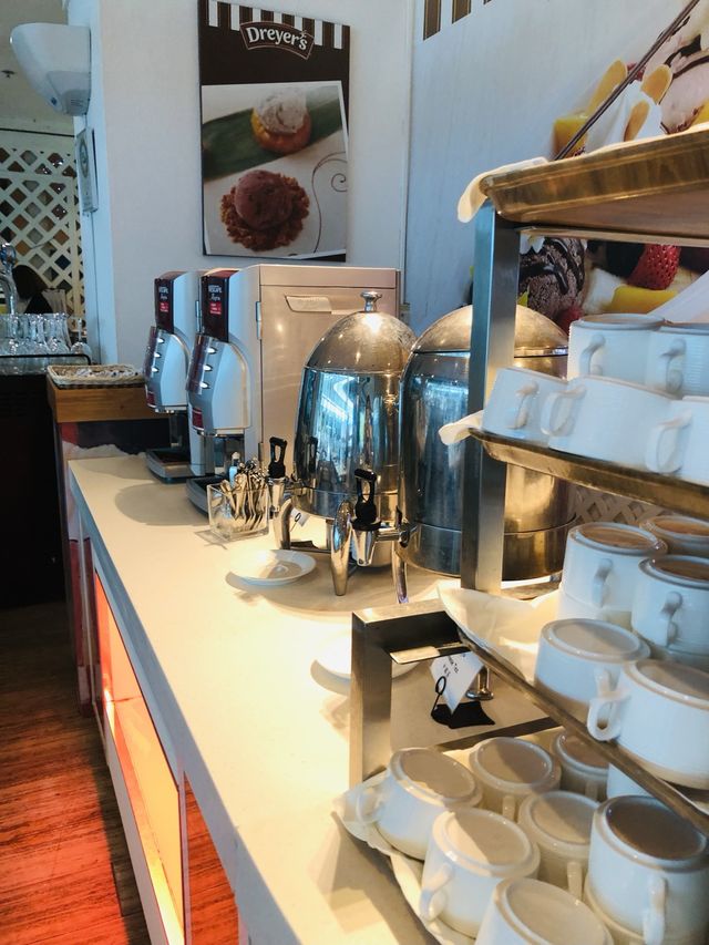 不同種類小食，價錢便宜