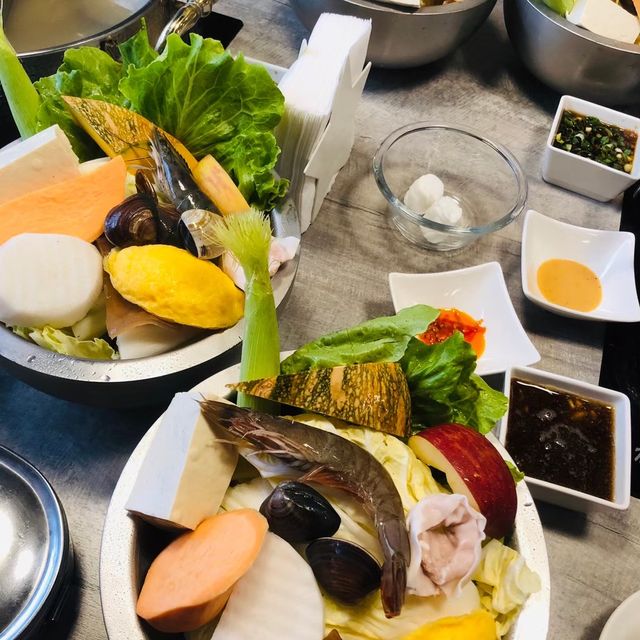 台北｜🍲🌹浮誇系餐酒火鍋🦐🦑享 鍋酒館 忠孝創始店