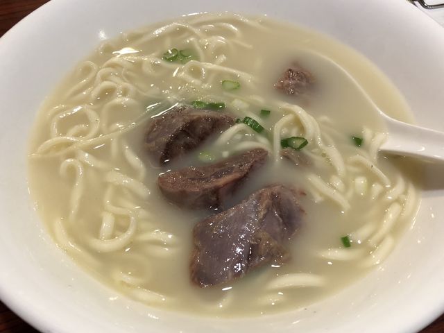台灣台北｜清甜順口牛骨湯