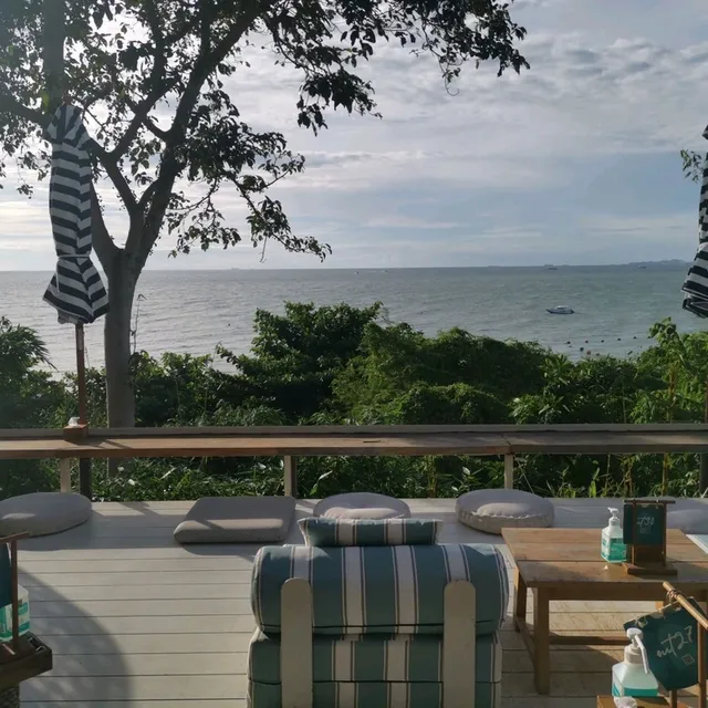 2 ร้าน 2 วิว​ chill ที่เขาพระตำหนัก​