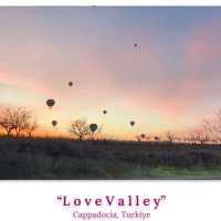 Love Valley, Cappadocia ชื่อนี้มีบอลลูนเต็มฟ้า