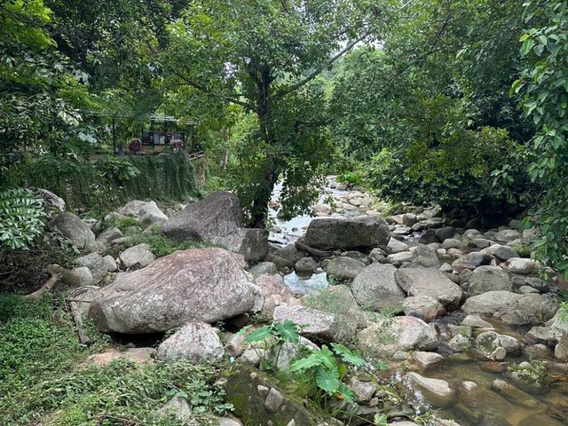 น้ำตกหินลาด เส้นทางธรรมชาติสวยงาม