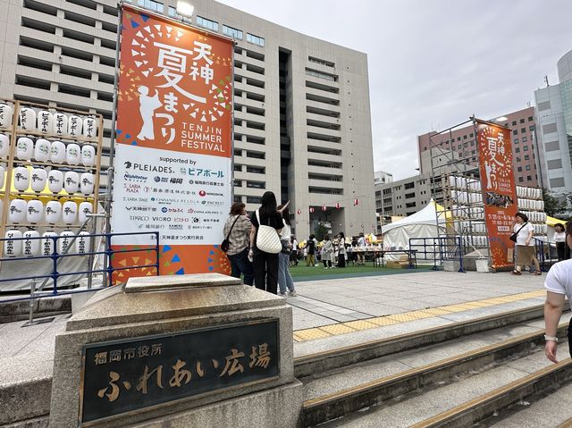 福岡・天神。『天神夏祭り』が8月6日まで開催中。福岡市役所西側に広がる『ふれあい広場』 
